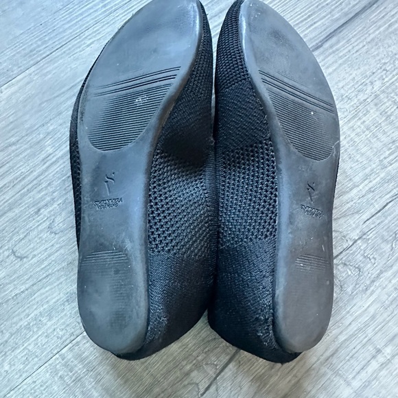 Simply Vera Vera Wang Black Flats Size 8 - Picture 3 of 3